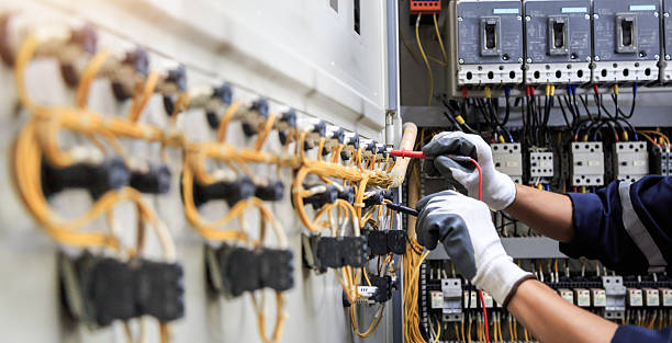 Professional Electrician technician working in Palo, IA